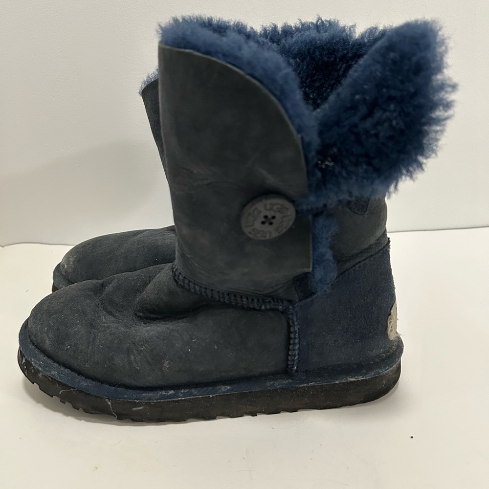 Preowned Navy Blu Ugg Boots Size 7 Bailey Botton Women’s Winter Great condition